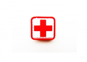 Шеврон с крестом "Медицина" 5 /красный на белом/ размер 30х30 мм     
